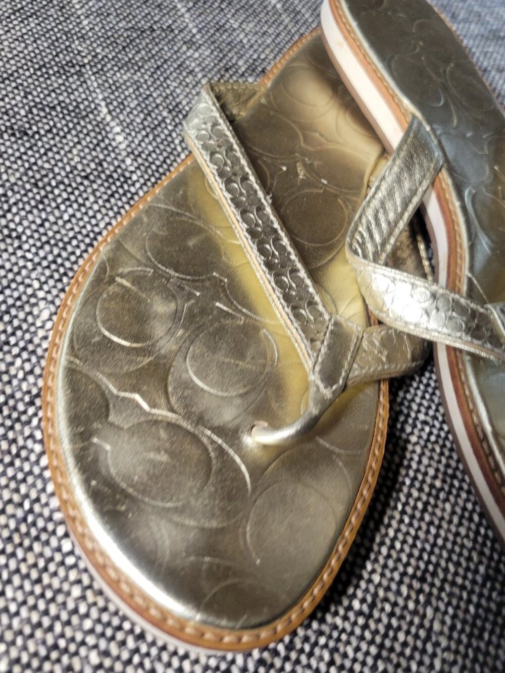Coach Debbie Metallic Gold Signature C Thong Sandals Women's 7.5 - Picture 3 of 8